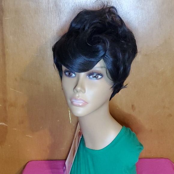 Short Black Wig - Picture 3 of 7